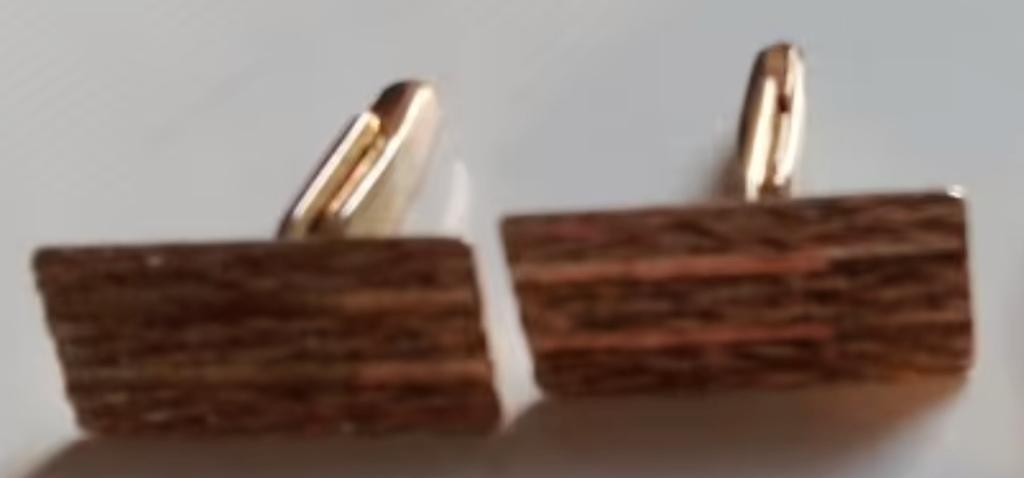 Une paire de boutons de manchette dorés, Bijoux, Sacs & Beauté, Boutons de manchette, Enlèvement ou Envoi, Comme neuf, Autres matériaux