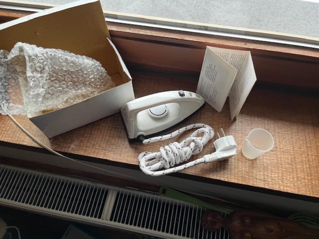 Fer à repasser vapeur pour les voyages, Enlèvement, Neuf, Fer à repasser avec cordon