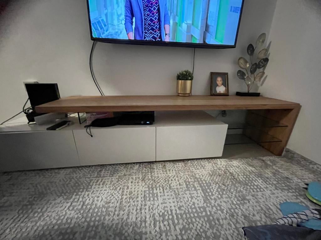 Une table de salon très minimaliste, Enlèvement, Utilisé