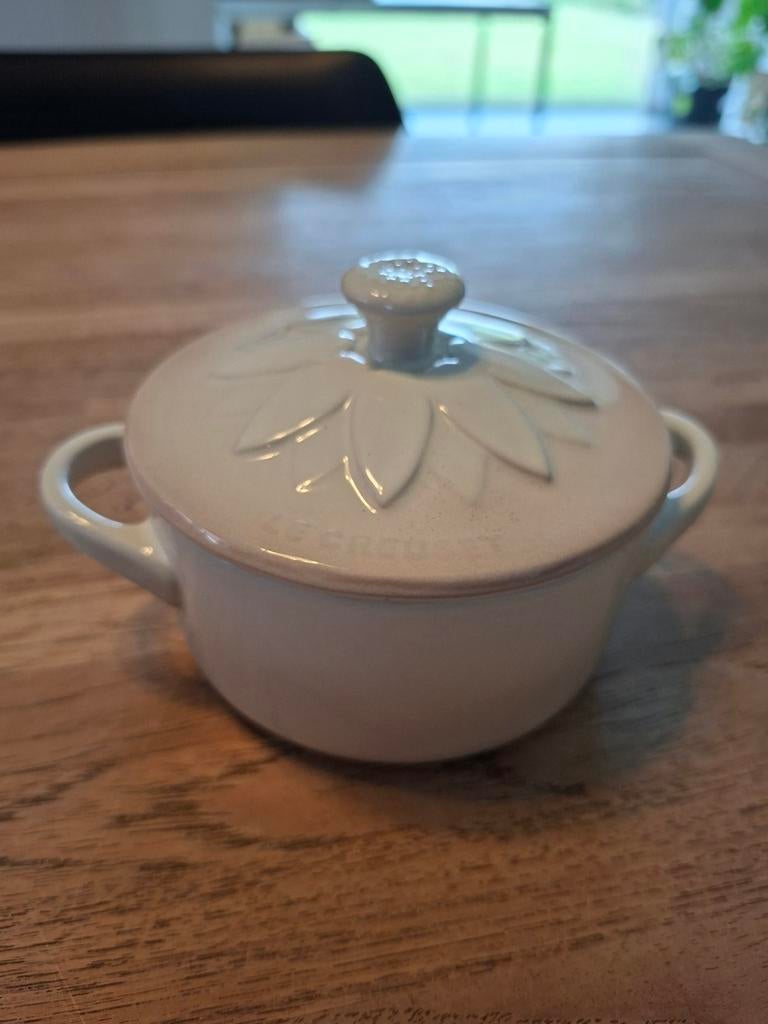 Le Creuset mini cocotte sunflower kleur meringue nieuw, Ophalen of Verzenden, Nieuw, Overige typen