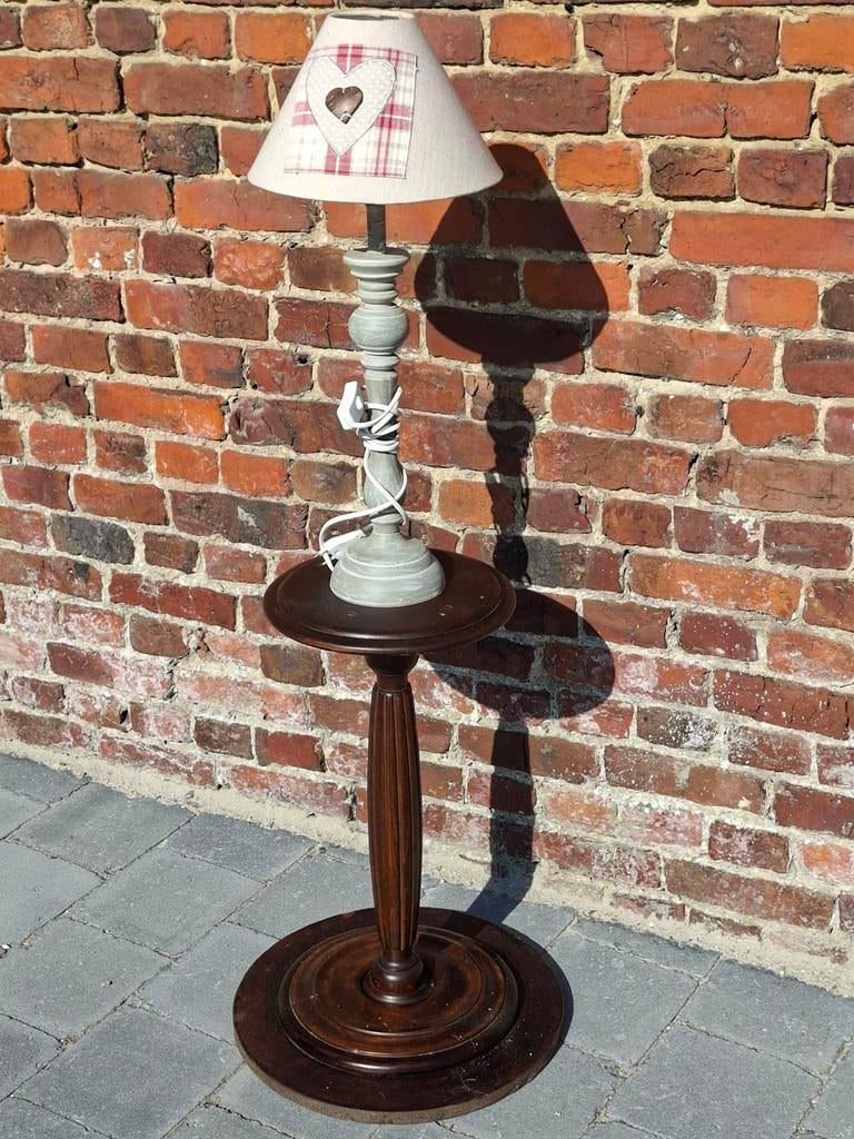 ⚠️⚠️ Petite table guéridon et sa lampe petit Luminaire, Maison & Meubles, Enlèvement ou Envoi, Utilisé