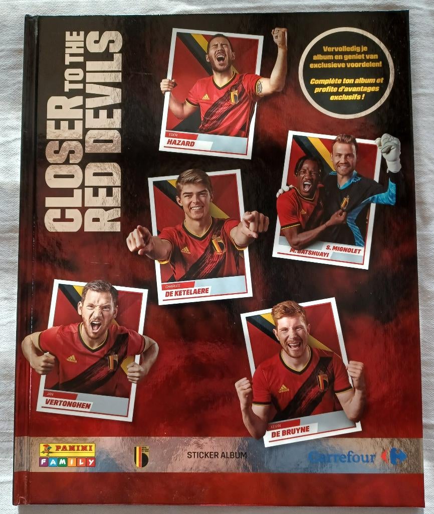 Panini album: Closer to the Red Devils (2022), Hobby en Vrije tijd, Stickers en Plaatjes, Ophalen of Verzenden, Zo goed als nieuw