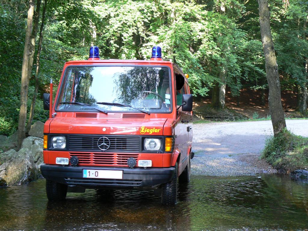 MERCEDES T1 310 POMPIERS 10000KM D'ORIGINE, Autos, Rouge, Autres modèles, Achat, Boîte manuelle