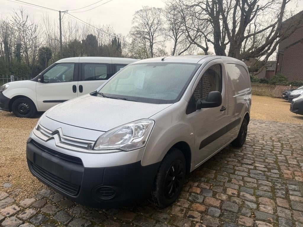 CITROEN BERLINGO 1600 HDI 90cv UTILITAIRE 3 PL GARANTIE 1AN, Autos, Camionnettes & Utilitaires, 90 kW, Achat, Entretenue par le concessionnaire
