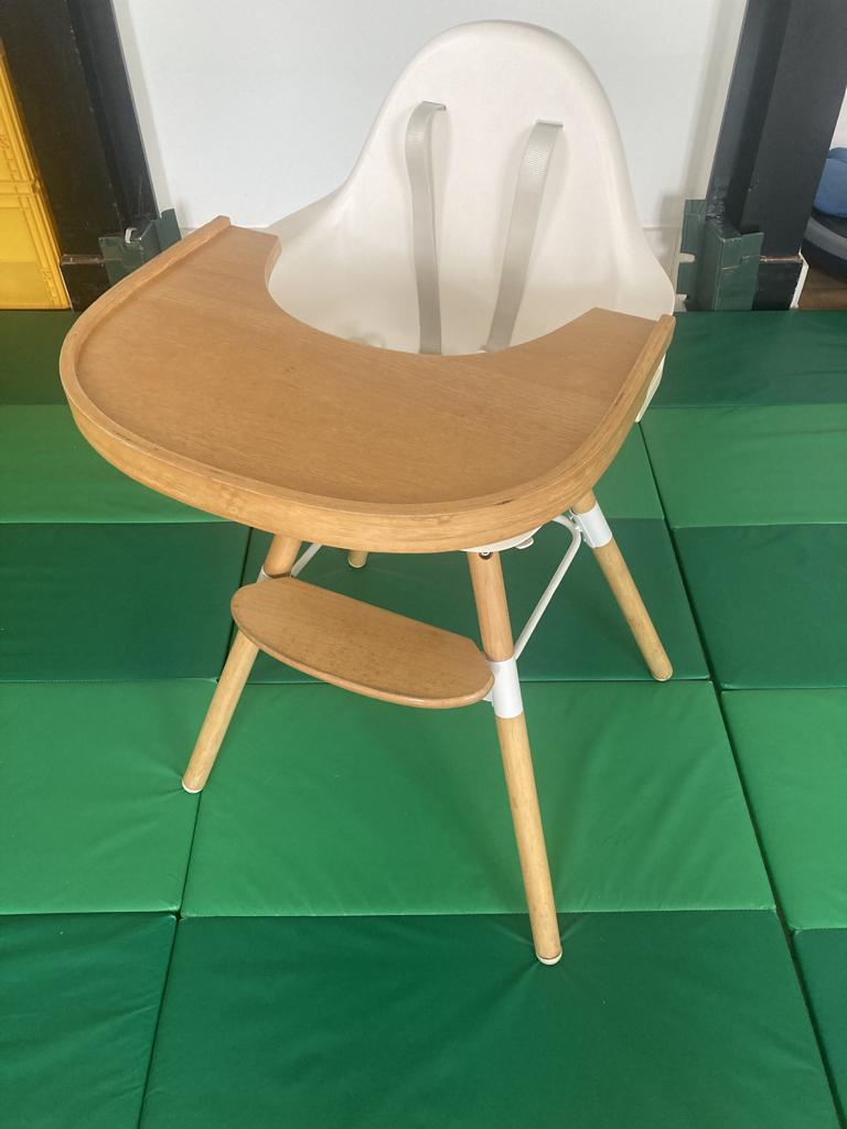 Houten stoel Evolu 2 voor kinderen, Kinderen en Baby's, Kinderstoelen, Ophalen, Gebruikt, Meegroeistoel, Gordel(s)