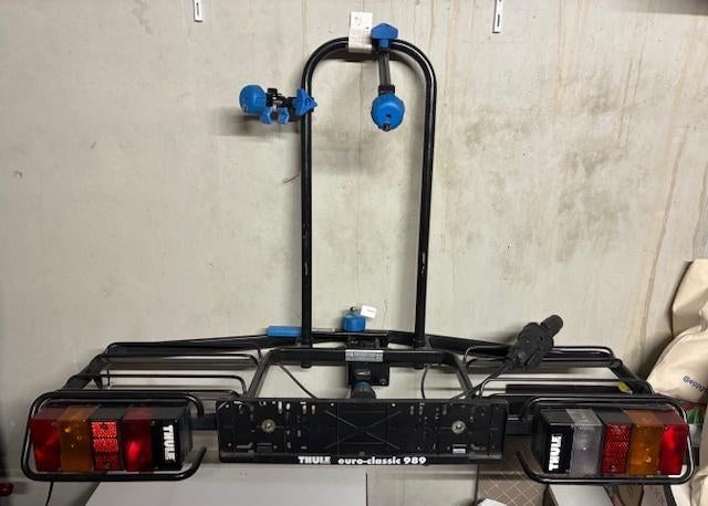 Afsluitbare fietsendrager THULE voor twee fietsen, Ophalen, Elektrische fiets, Zo goed als nieuw, 2 fietsen