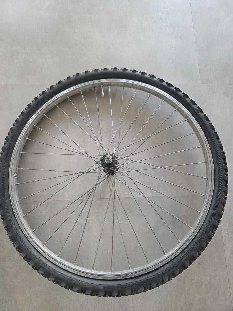 roue avant vélo et pneu taille 26, Fietsen en Brommers, Fietsonderdelen, Ophalen of Verzenden, Band