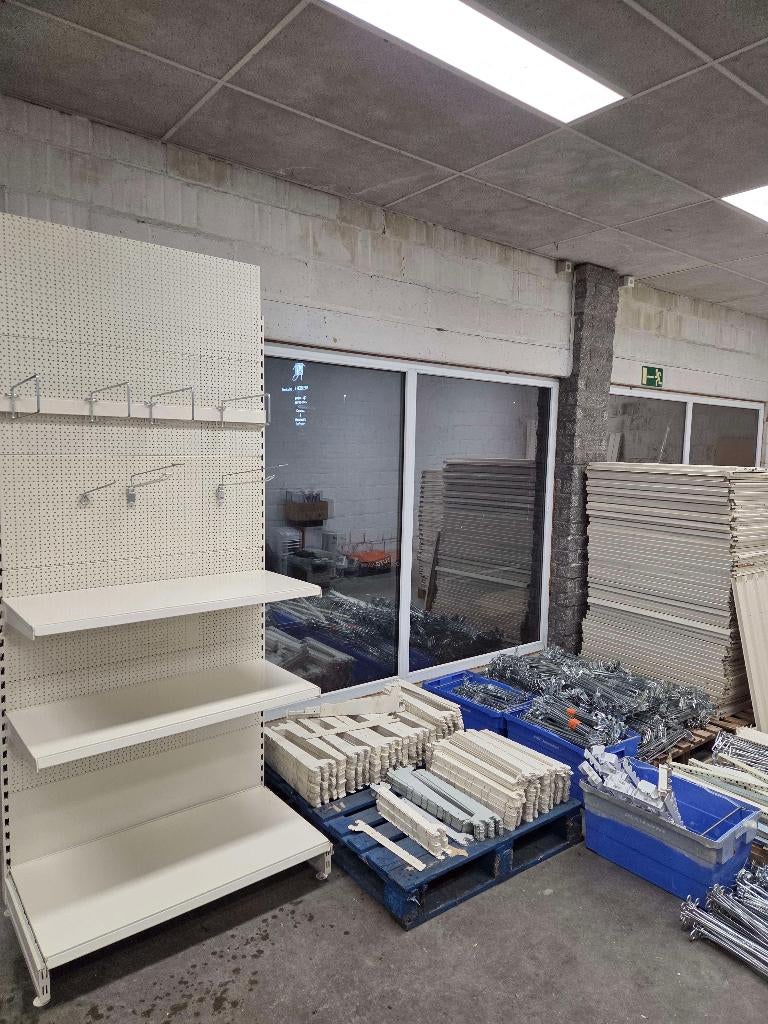 Lot Tegometall - Rayonnage magasin, Enlèvement