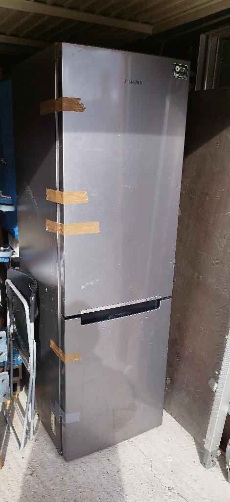 Réfrigérateur/congélateur Samsung, Electroménager, Réfrigérateurs & Frigos, Avec congélateur séparé, 200 litres ou plus, 160 cm ou plus