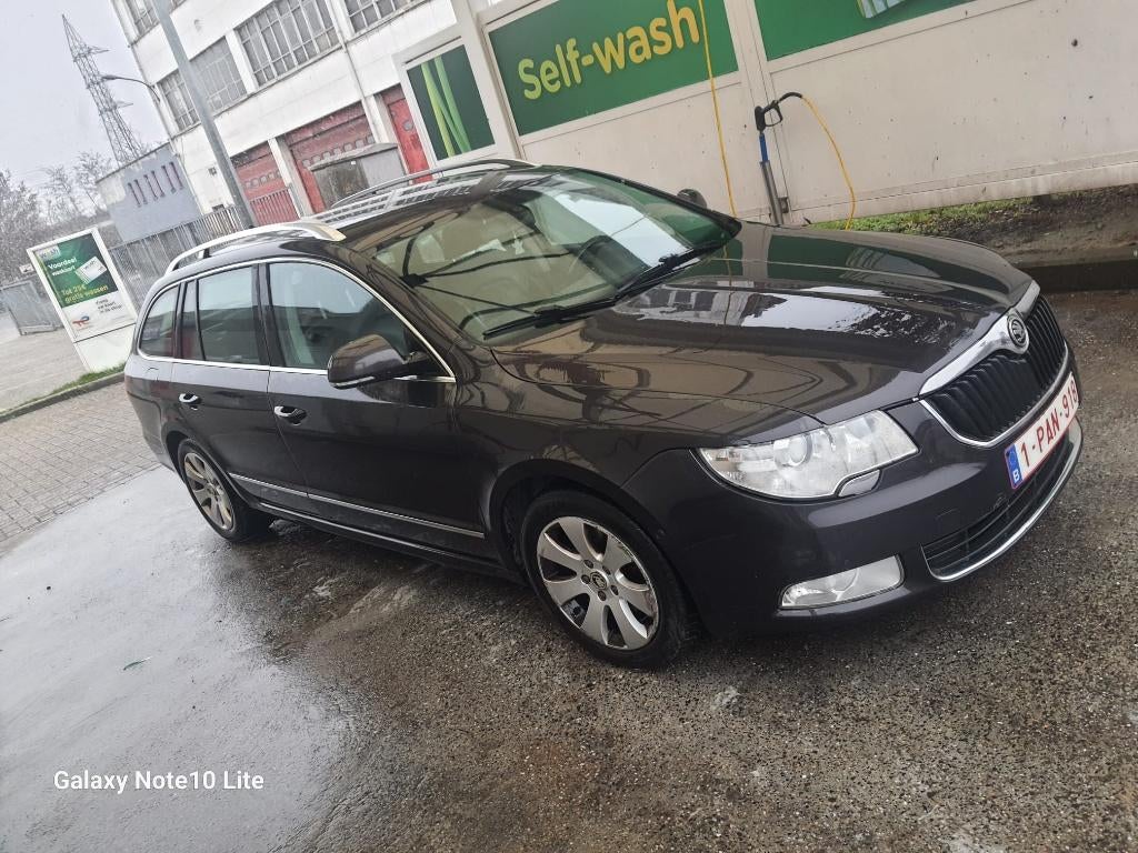 Skoda Superb 1.6 CR TDi - Cuir - Siège chauffant avant + ar., Autos, Skoda, Cuir, Entreprise, Boîte manuelle, Noir