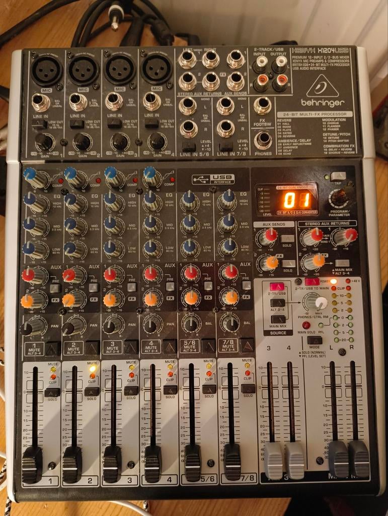 Behringer Xenyx X1204USB mengpaneel incl. hoes, Verzenden