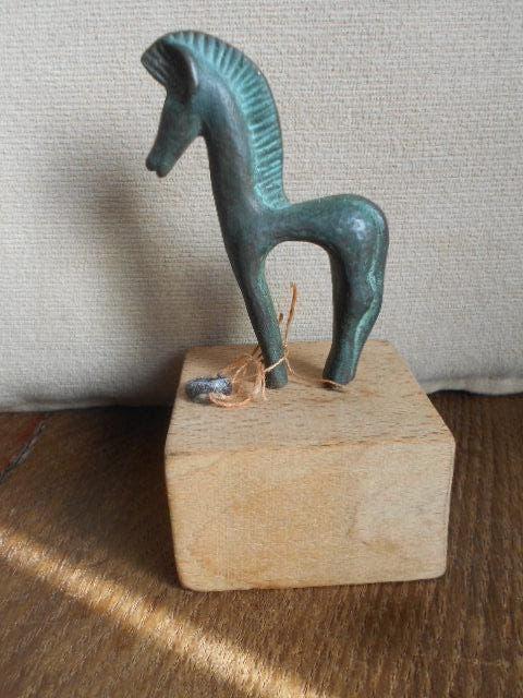 grieks paardje  in brons, Minder dan 20 cm, Ophalen of Verzenden, Beeld, Gemerkt