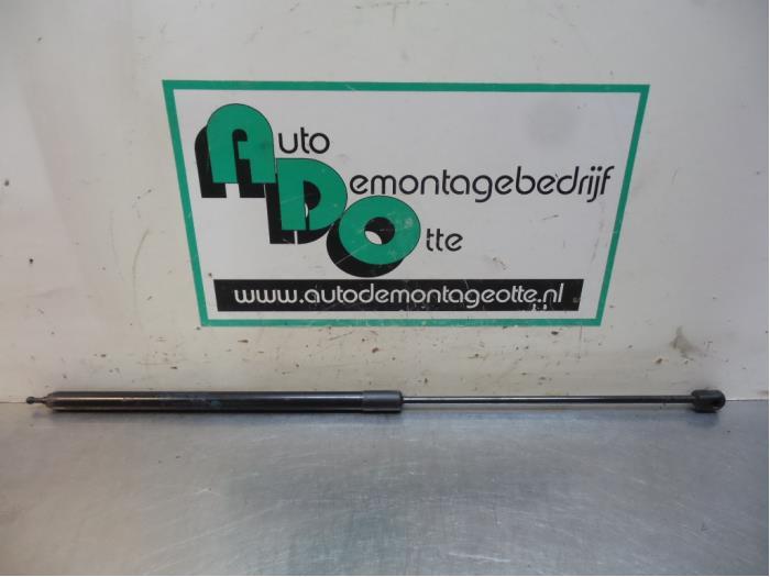 Amortisseur capot moteur gauche d'un Renault Megane (Megane, Renault, -, Utilisé, -