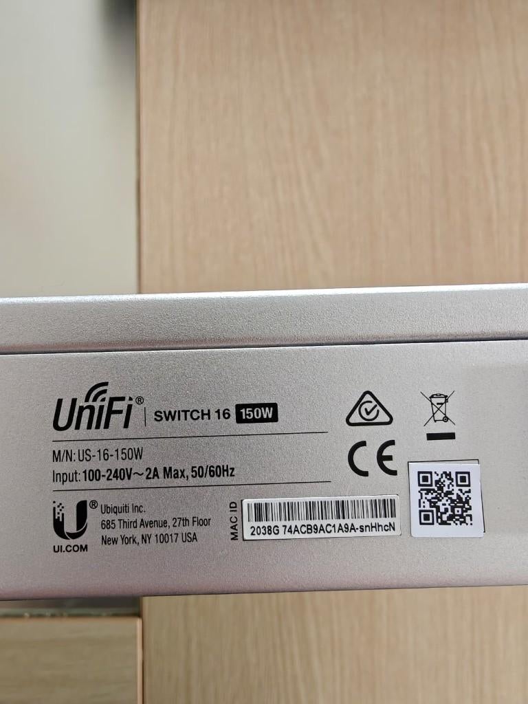 Ubiquiti Switch + Acces Points, Ophalen, Zo goed als nieuw