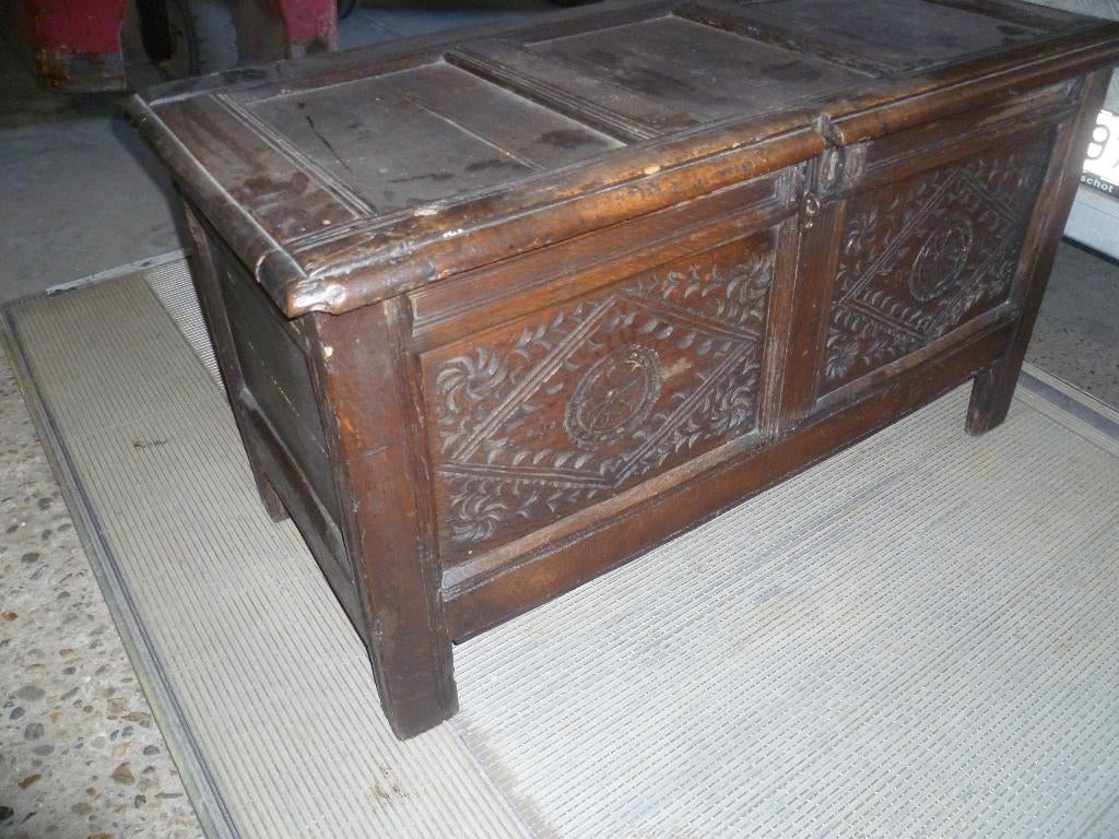 ANTIEKE EIKEN  PANEELKOFFER, Ophalen