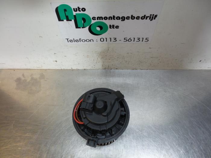 Moteur de ventilation chauffage d'un Renault Clio (Clio 4 12, Renault, -, 3 mois de garantie, Utilisé