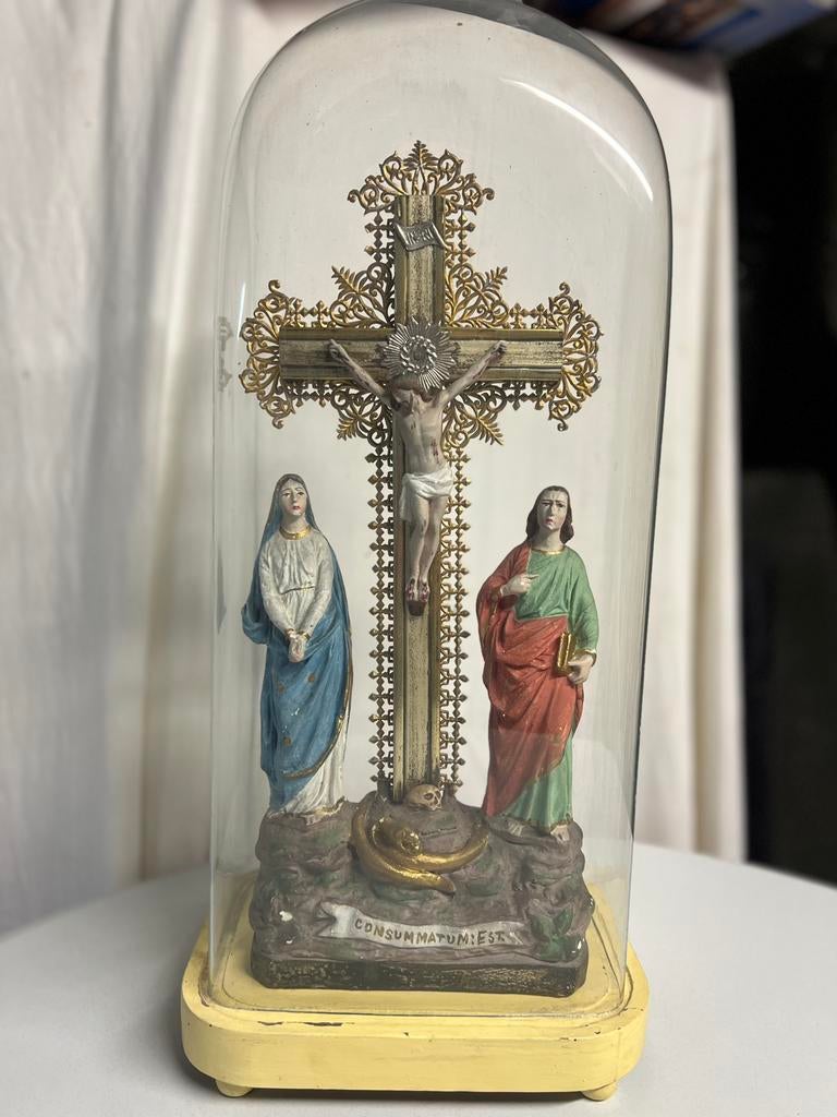 Ancien crucifix -calvaire en platre sous globe, Antiquités & Art, Enlèvement