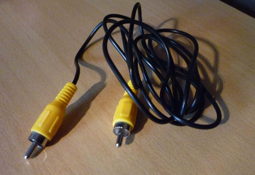 1 Tulp Cinch RCA male male verlengkabel verlengsnoer 1,5m, Ophalen of Verzenden