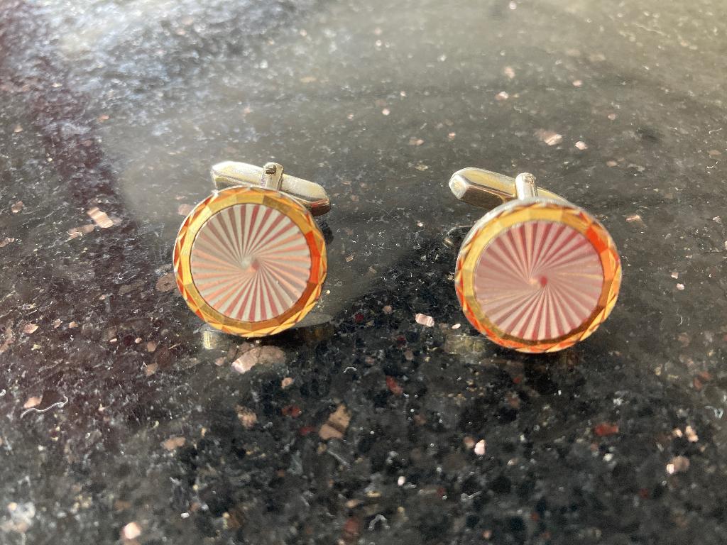 Diverse soorten manchetknopen. Zeer goede staat, Bijoux, Sacs & Beauté, Boutons de manchette, Enlèvement ou Envoi, Comme neuf