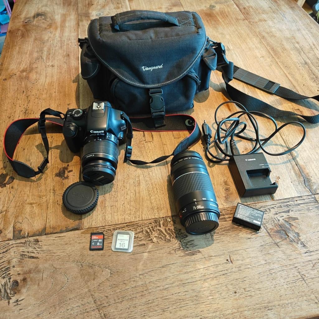 Fototoestel Canon EOS 1100D + 2 lenzen + tas – complete set, Audio, Tv en Foto, Spiegelreflex, Canon, Ophalen of Verzenden, Zo goed als nieuw