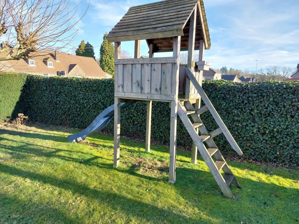 houten speelhuis met glijbaan buiten in de tuin, Ophalen, Gebruikt, Hout