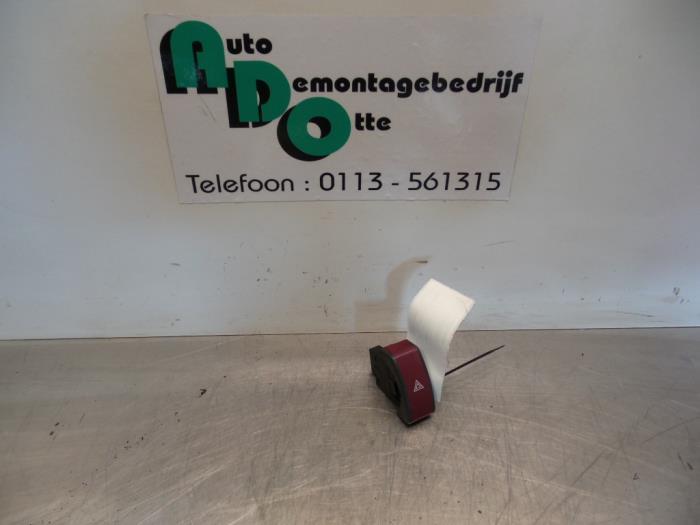 Paniekverlichtings Schakelaar van een Opel Corsa (Corsa C 00, Auto-onderdelen, Gebruikt, -, -, Opel