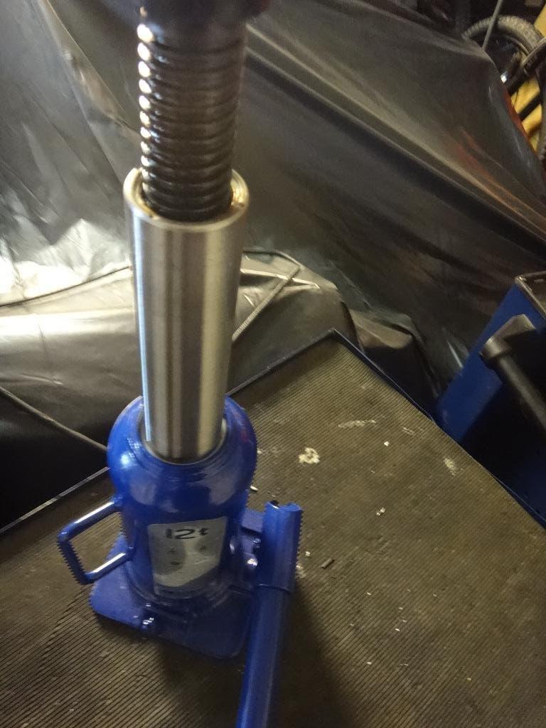 Huile et cric facom, Enlèvement, Utilisé