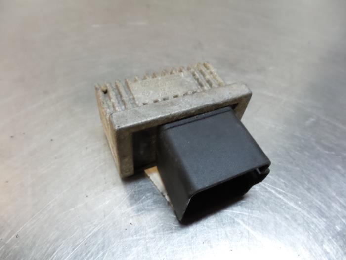 Relais préchauffage d'un Renault Scenic (Scenic 03-), Renault, -, 3 mois de garantie, Utilisé