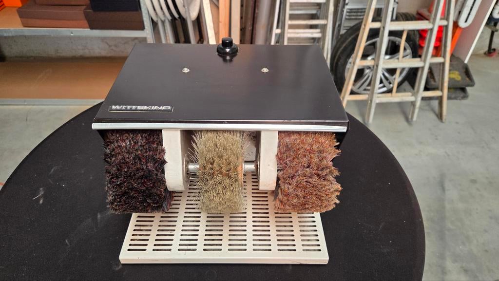 Wittekind schoenpolijst machine, Ophalen