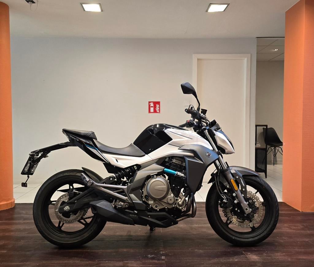 CF Moto 650 NK**2022**827km**Garantie