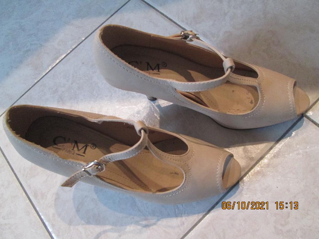 Escarpins beiges à talons « C’M PARIS » P : 39, Beige, Escarpins, Comme neuf, Enlèvement