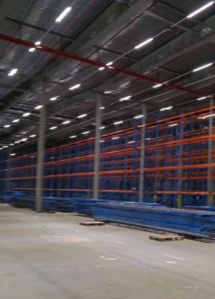 rayonnages d'entrepôt, Enlèvement