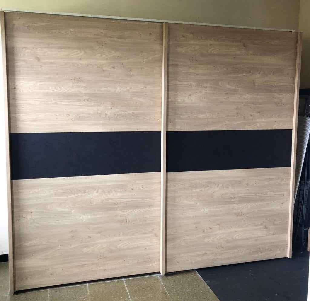 Gratis kleerkast 2m50 breed op 2m15 hoog, Huis en Inrichting, Kasten | Kleerkasten, Ophalen, Met deur(en), Gebruikt, 200 cm of meer