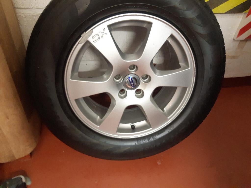 Originele Volvo 17" SEGIN Velgen + Pirelli Banden, Véhicule de tourisme, Pneus été, Enlèvement, Pneu(s)