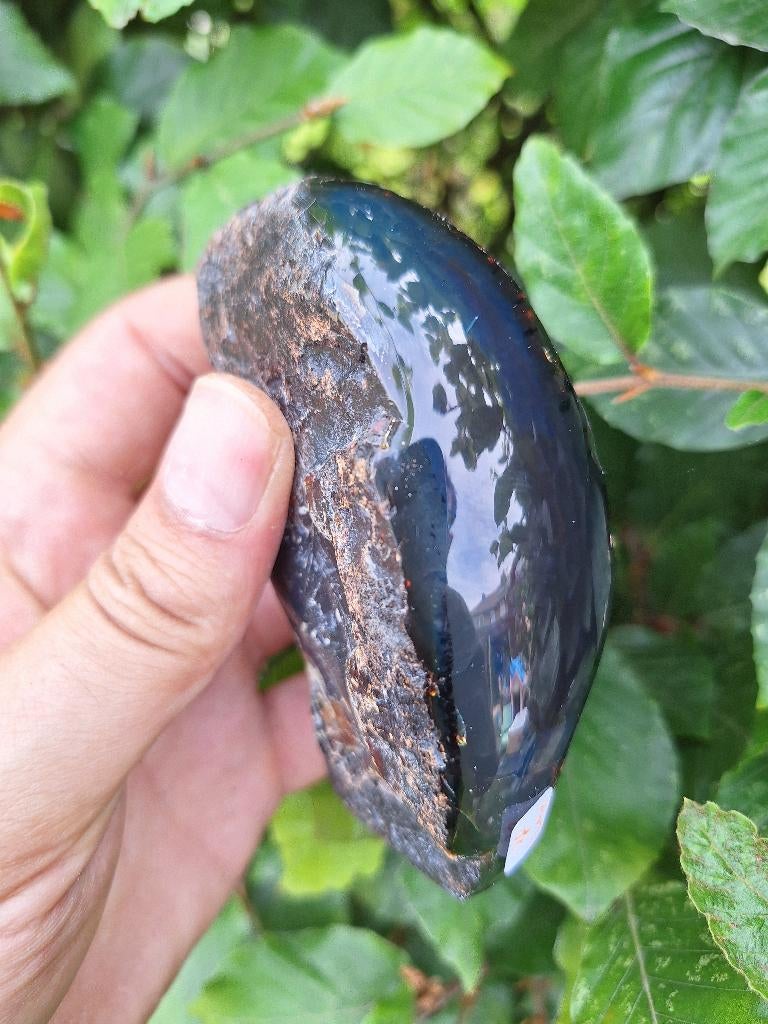 PRACHTIGE Indonesisch barnsteen semi polished 113 gr! blue!, Ophalen of Verzenden, Fossiel