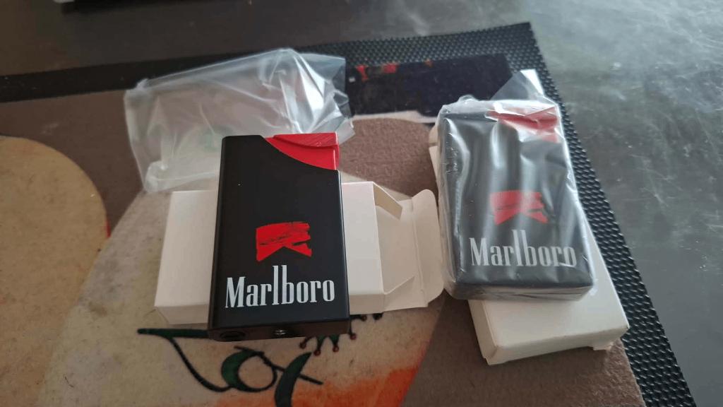 Marlboro aamsteker metaal nieuwe, Enlèvement ou Envoi, Neuf, Briquet