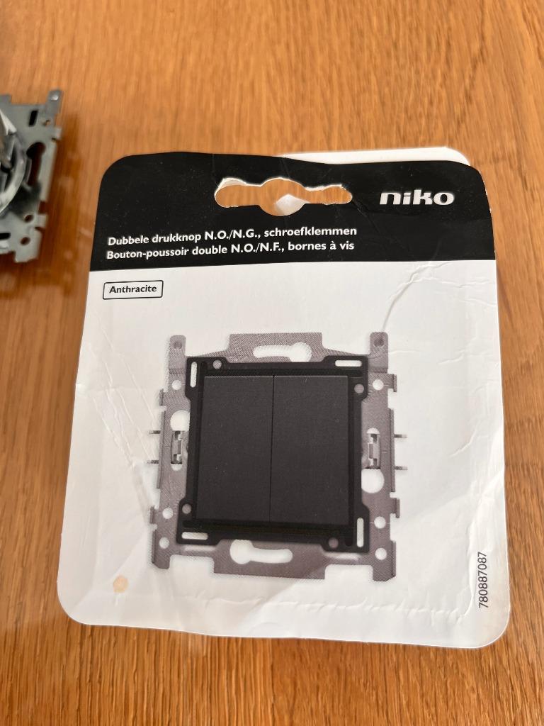dubbele drukknop Niko, Doe-het-zelf en Bouw, Ophalen, Nieuw, Schakelaar