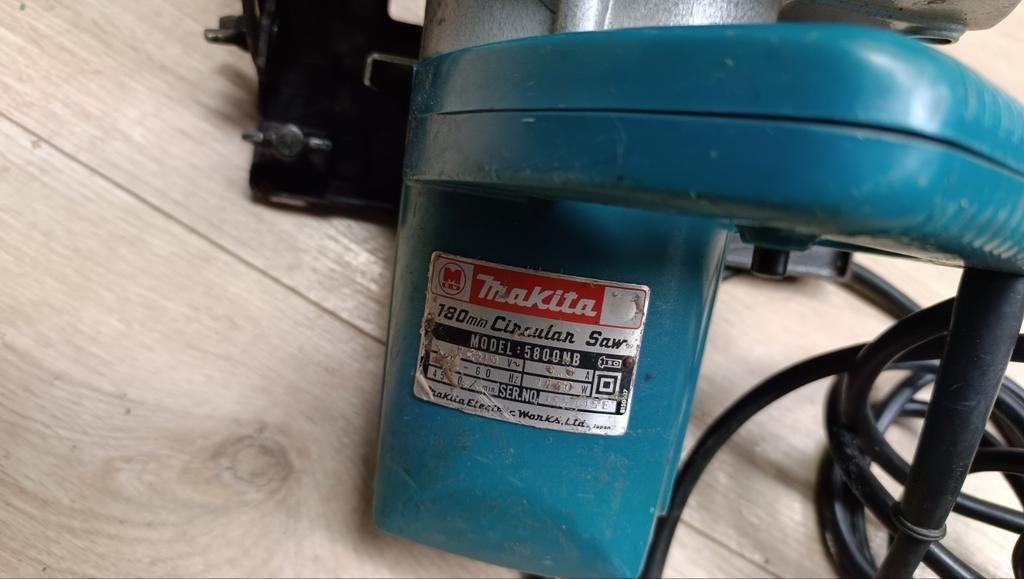 Scie circulaire Makita – Bon état – Fonctionne parfaitement, Bricolage & Construction, Outillage | Ponceuses, Enlèvement