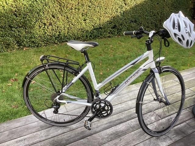 dames fiets met helm, Fietsen en Brommers, Gebruikt, Versnellingen, 50 tot 53 cm, Ophalen