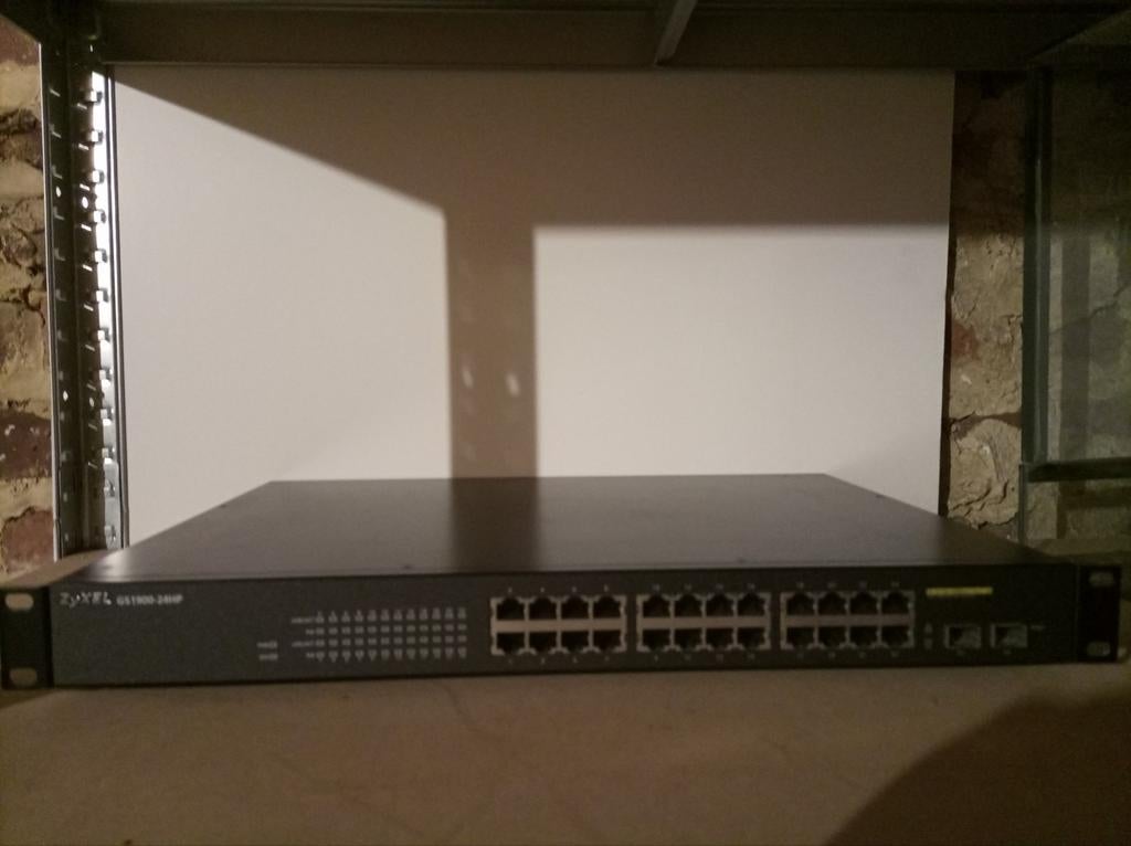 Netwerk switch ZyXEL gs1900-24hp, Ophalen