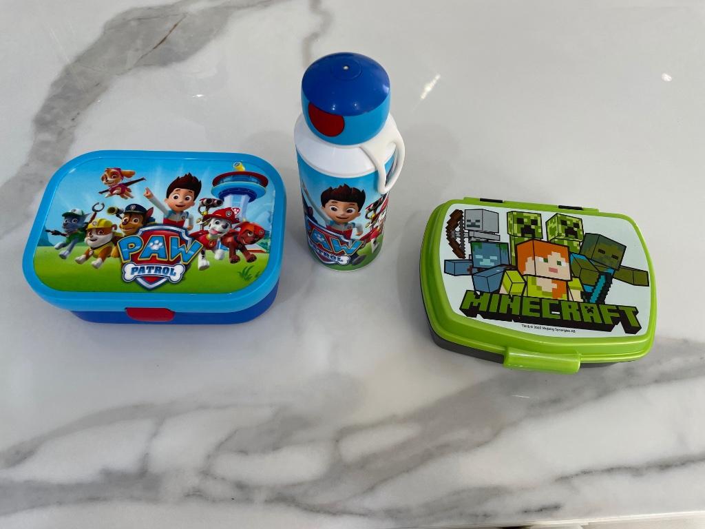 2 brooddozen paw patrol en minecraft en drinkbeker mepal, Ophalen of Verzenden, Zo goed als nieuw