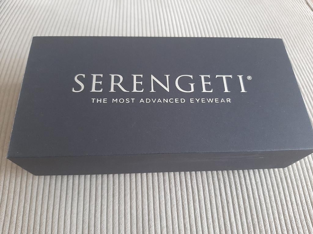 Etui rigide SERENGETI et boîte d'origine, Enlèvement ou Envoi, Comme neuf