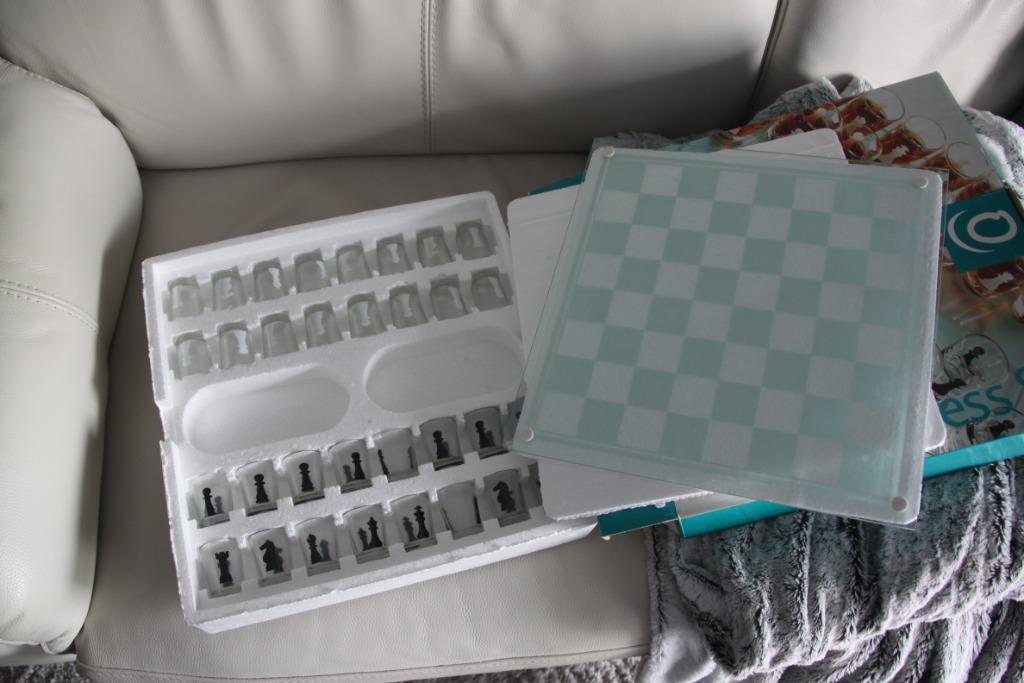 Glazen Schaakspel, Ophalen