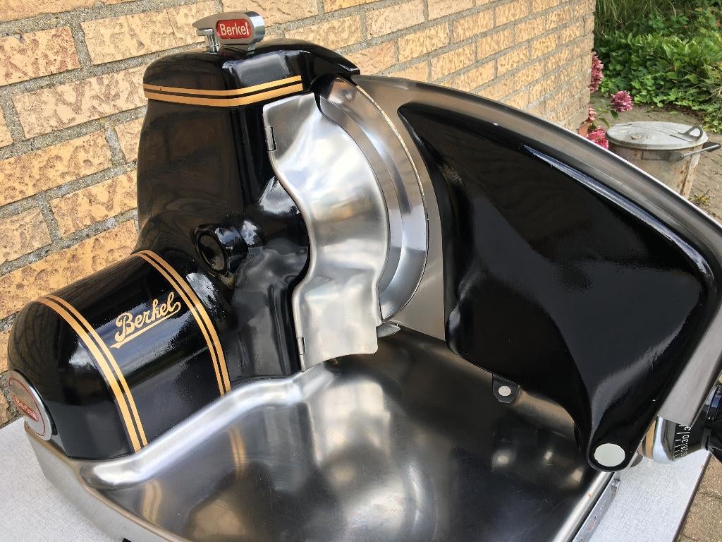 Berkel 834 snijmachine in div kleuren en evt met weegschaal, Enlèvement