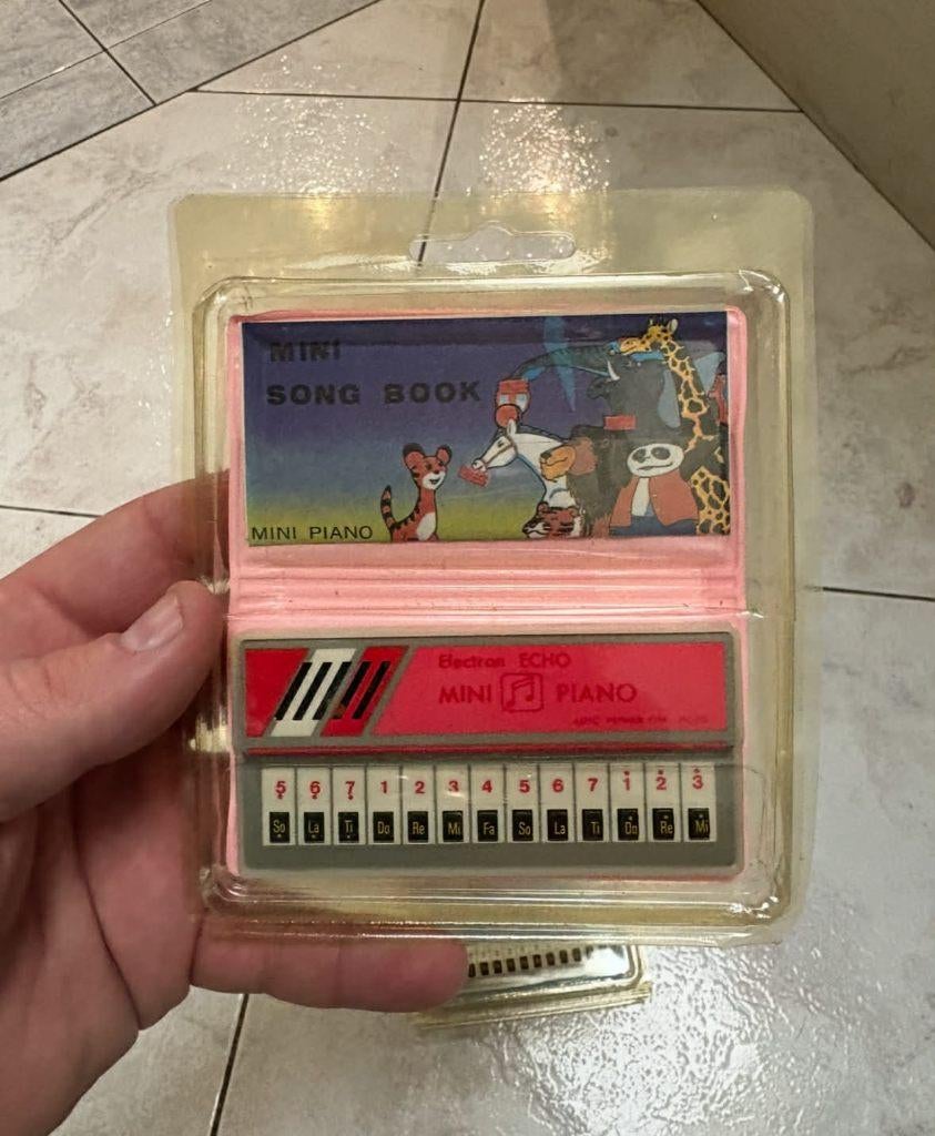 Magnifique ancien jouet mini piano song vintage année 80’s, Kinderen en Baby's, Speelgoed | Educatief en Creatief, Nieuw, Elektronica