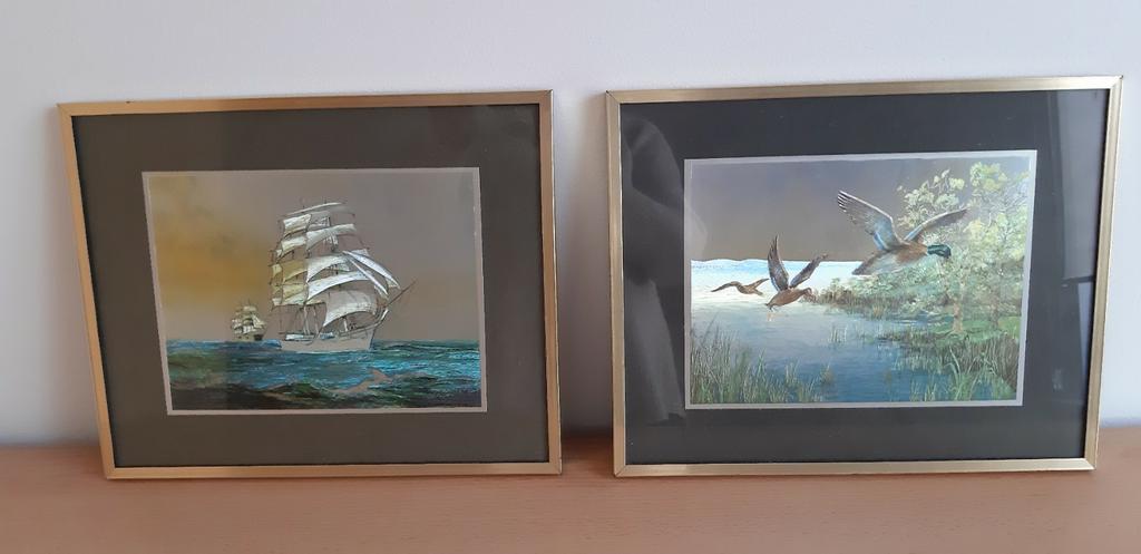 Gratis. 2 kaders met goudkleurige rand, Huis en Inrichting, Ophalen, Gebruikt