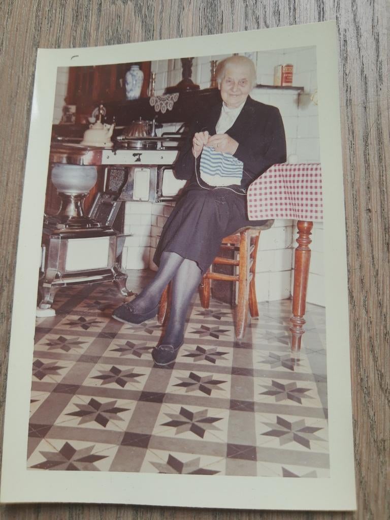 Oude foto bij Leuvense stoof, Ophalen of Verzenden, Zo goed als nieuw, Foto