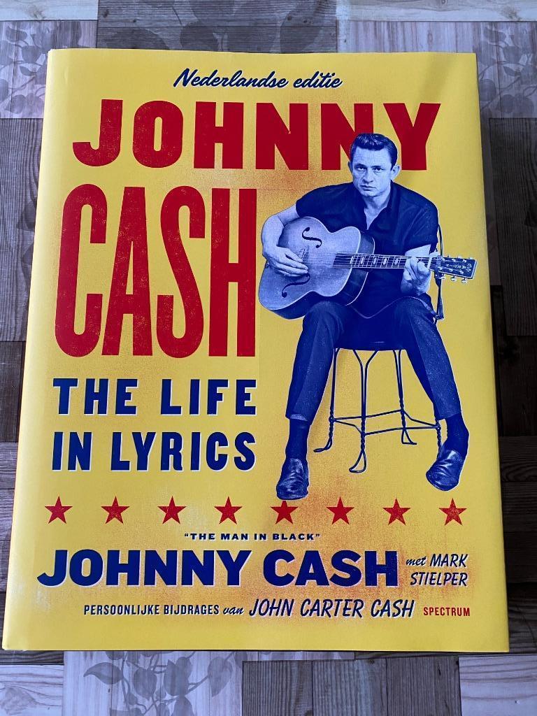 Johnny Cash - The Life in Lyrics (NL) Nieuw, Boeken, Muziek, Nieuw, Artiest, Ophalen of Verzenden