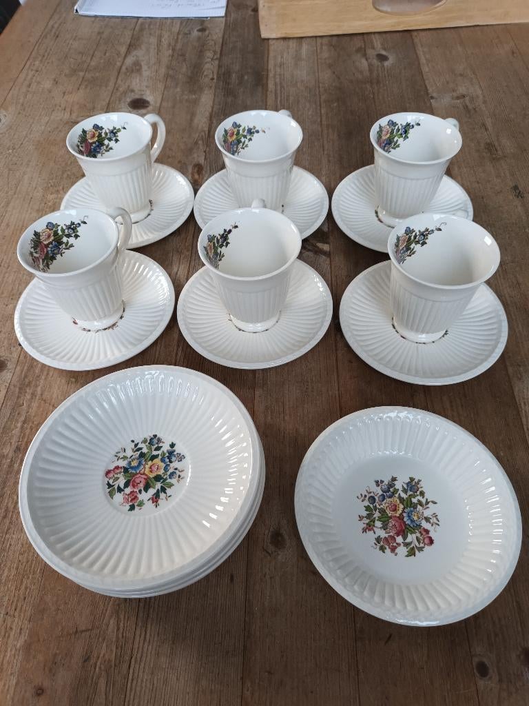 Tasses à moka, porcelaine anglaise Wedgwood, Enlèvement