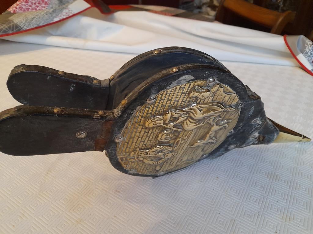 Soufflet décoré plaque en cuivre, recouvert cuir noir., Antiquités & Art, Enlèvement ou Envoi, Cuivre